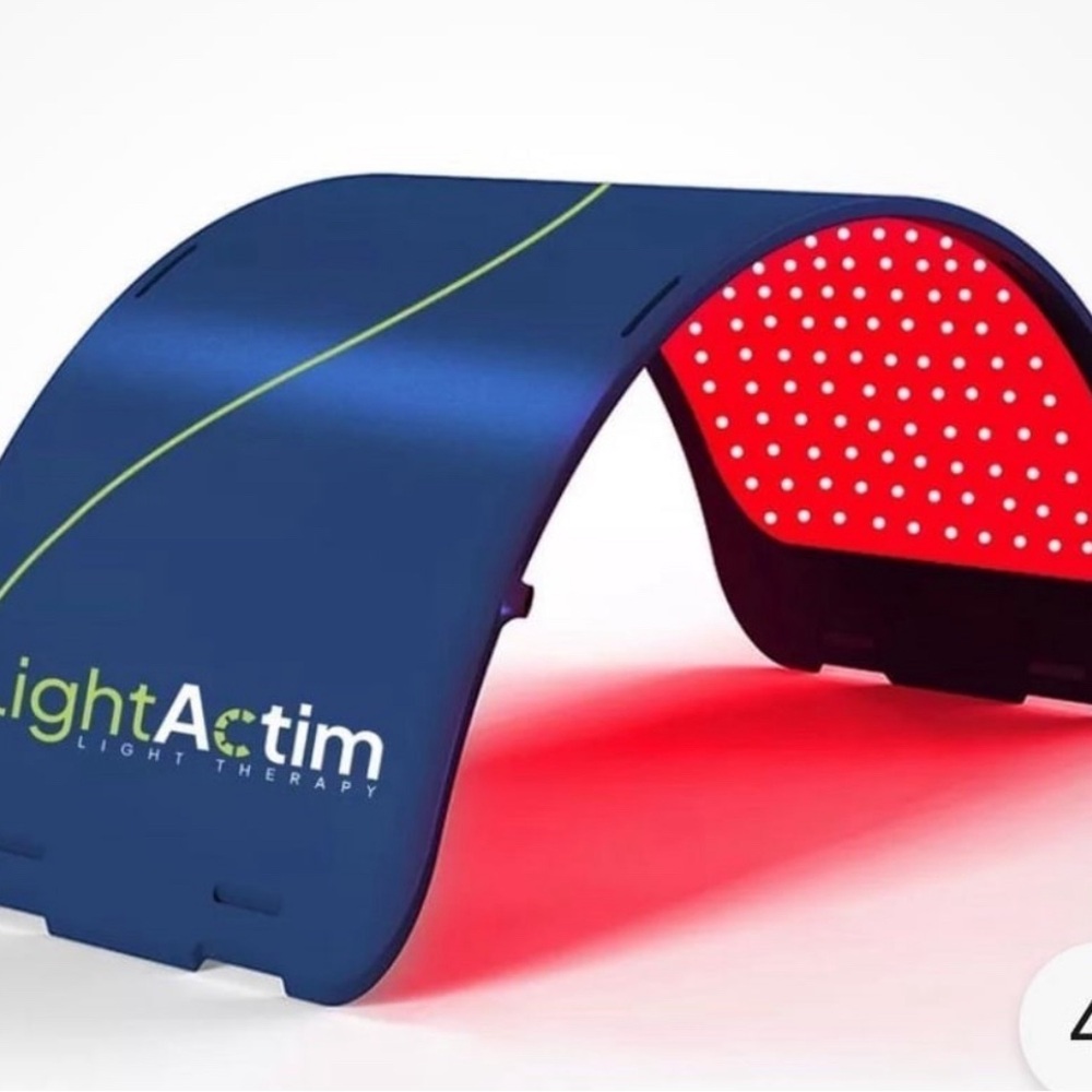 New in box  light mask design red face body mask LightActim Might Action celuma